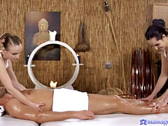 69, Sucer une bite, Faciale, Massage, Huilée, Chatte, Plan cul à trois, Mouillée