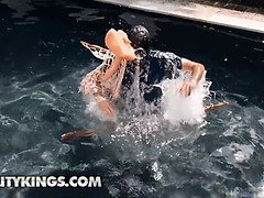 デカ尻, バック, 異人種間, なめる, 怪物, オマンコ, 赤毛, 三人