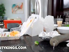 Большие сиськи, Пальцем, Поцелуи, Лесбиянка, Лизание, Киски, Мачеха, Игрушки