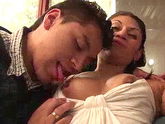 Bruinharig, Latijnse vrouw, Trio