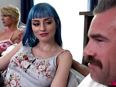 Gros seins, Blonde, Sucer une bite, En levrette, Famille, Le plan cul à quatre, Maman, Echangistes