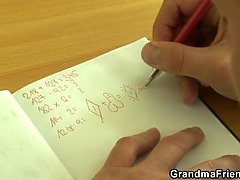 お尻, 美人, ブロンド, エロ熟女, イマラチオ, 手コキする, 淫乱熟女, 母