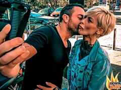 Culo grande, Mamada, Estilo perrito, Al aire libre, Pov, Falda, Tatuaje, Adolescente