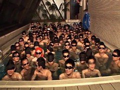 Asiatisch, Viele männer bespritzen eine frau