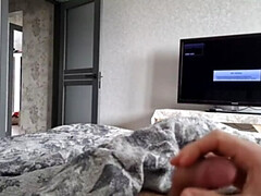 Gehörnter ehemann, Familie, Handjob, Wichsen, Milf, Natürlich, Taboo, Spanner