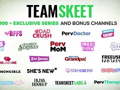 18 jahre, Flotter vierer, Gruppensex, Gruppe, Lesbisch, Russisch, Student, Jungendliche (18+)