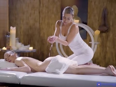 Blond, Bruinharig, Tsjechisch, Europees, Likken, Olie, Tieten likken, Nat