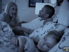 Culo, Tetas grandes, Rubia, Mamada, Corridas faciales, Penetracion con dedos, Masturbación, Realidad