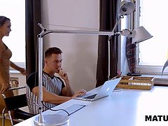 Blonde, Sucer une bite, Femme couguar, Mature, Mère que j'aimerais baiser, Maman, Seins naturels, Réalité