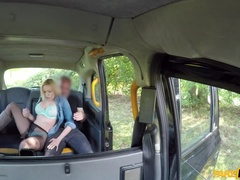 Kont, Pijpbeurt, Auto, Sperma in gezicht, Vingeren, Handbeurt, Likken, Buiten