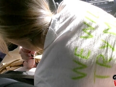 Leie, Grosse titten, Blasen, Spermaladung, Küssen, Piercing, Hintern versohlen, Titten