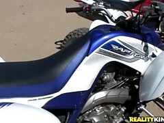 デカ尻, 茶髪の, 顔射, アウトドア, ピアス, タトゥー