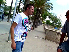 Kevin gets thrilled to plow a milfona on the free beach