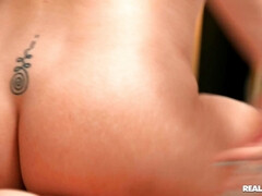 Tussi, Schlafzimmer, Blasen, Braunhaarige, Vollbusig, Rotschopf, Reiten, Flotter dreier