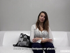 Brunette brune, Plantureuse, Petite amie, Lesbienne, Monstre, Seins naturels, Pov, Nénés