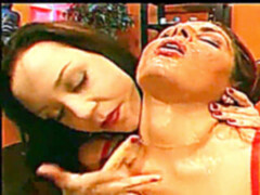 Viele männer bespritzen eine frau, Sperma im mund, Spermaladung, Aufs gesicht abspritzen, Gruppe, Orgie, Party, Hure