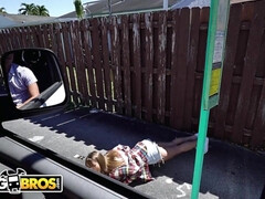 Gros seins, Blonde, Brunette brune, Plantureuse, Hard, Interracial, Fumer, Nénés