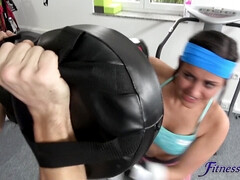 Amateur, Gros seins, Brunette brune, Bâillonner, Gym, Branlette thaïlandaise, Seins naturels, Professeur