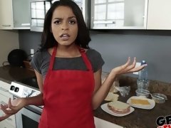 Schwarz, Blasen, Hundestellung, Handjob, Küche, Latina, Entkleiden, Jungendliche (18+)