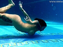 Vrouw, Hd, Reusachtig, Moeder die ik wil neuken, Buiten, Douche, Tieten likken, Onderwater