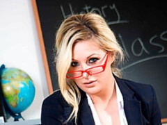 Gros cul, Gros seins, Sucer une bite, En levrette, 2 femmes 1 homme, Branlette thaïlandaise, Lingerie, Mère que j'aimerais baiser