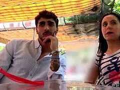 Leie, Blasen, Braunhaarige, Europäisch, Selbstgemacht, Lingerie, Öffentlich, Realität