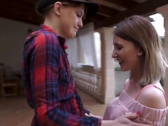 Grote mammen, Seksspeelgoed, Zoenen, Likken, Kut duiken, Voorbinddildo, Tatoeage, Speelgoed