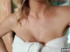 Grosse titten, Blondine, Blasen, Vollbusig, Spermaladung, Aufs gesicht abspritzen, Reiten, Tätowierung