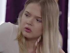 Tetas grandes, Rubia, Mamada, Penetracion con dedos, Lamidas, Madres para coger, Trio, Tetas