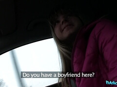 Sucer une bite, Voiture, Mignonne, En levrette, Argent, De plein air, Pov, Public