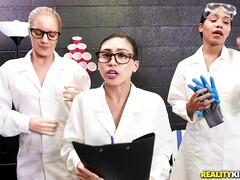 素人, デカパイ, 大学生, 顔面騎乗, パーティ, 小柄, オマンコ, オッパイの