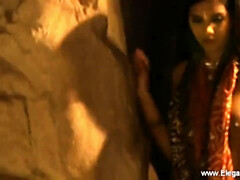 Hd, Indisch, Natürlichen titten, Nippel, Im freien, Öffentlich, Tätowierung, Titten