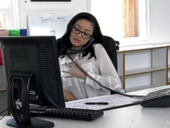 Leie, Asiatisch, Braunhaarige, Fingern, Masturbation, Büro, Rasiert, Solo