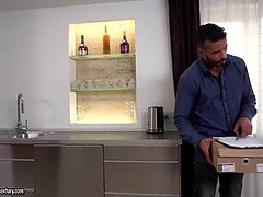 Grote kont, Grote mammen, Handbeurt, Hd, Likken, Moeder die ik wil neuken, Tiener, Tieten likken