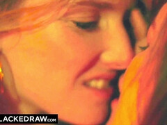 Blondine, Schwanz, Aufs gesicht abspritzen, Frau frau mann, Interrassisch, Lesbisch, Lecken, Flotter dreier