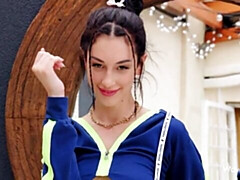 18 jahre, Leie, Grosser arsch, Grosse titten, Braunhaarige, Masturbation, Dürr, Entkleiden