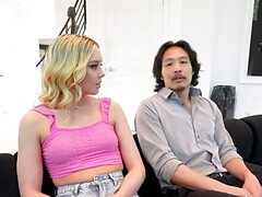 Nana, Baby sitter, Blonde, Preservatif, Mignonne, Branlette thaïlandaise, Seins naturels, Adolescente