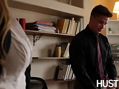 Grosse titten, Blondine, Blasen, Spermaladung, Behaart, Lecken, Büro, Muschi