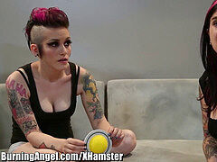 Emo jongen, Lesbisch, Masturbatie, Orgasme, Tatoeage