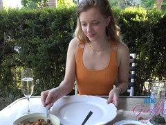 Amateur, Sucer une bite, Faciale, Branlette thaïlandaise, Huilée, Orgasme, De plein air, Rasée