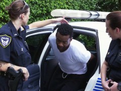 Pijpbeurt, Interraciaal, Buiten, Openbaar, Realiteit, Roodharige vrouw, Trio, Uniformpje