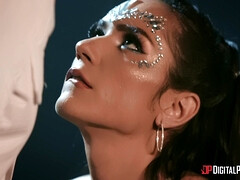 Gros seins, En levrette, Fille latino, Léchez, Masturbation, De plein air, Chatte, Tatouage