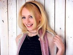 Hundestellung, Fingern, Handjob, Rasiert, Dürr, Entkleiden, Jungendliche (18+), Titten