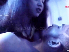 Gros cul, Gros seins, Brunette brune, Dingue, Indienne, Mère que j'aimerais baiser, Chatte, Mouillée