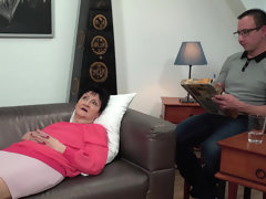 Брюнетки, Семяизвержение, Член, Сперма на лице, Бабушки, Зрелые, Натуральные сиськи, Глотающие