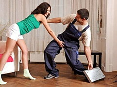 18 ans, Gros cul, Grosse bite, Sucer une bite, Brunette brune, En levrette, Seins naturels, Nénés