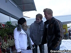 Grosse titten, Blasen, Vollbusig, Geile alte tussi, Oma, Hd, Reif, Flotter dreier