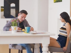 Bruinharig, Bedriegen, Europees, Sperma in gezicht, Hd, Likken, Moeder, Trio