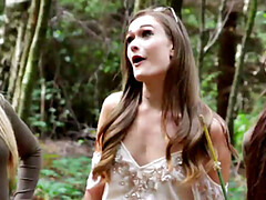 18 jaar, Pijpbeurt, Naakte man aangeklede vrouw, Dominante vrouw, Groep, Handbeurt, Masturbatie, Buiten