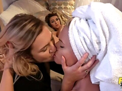 Amateur, Lamer culo, Penetracion con dedos, Hotel, Lesbiana, Coño, Ducha, Trio